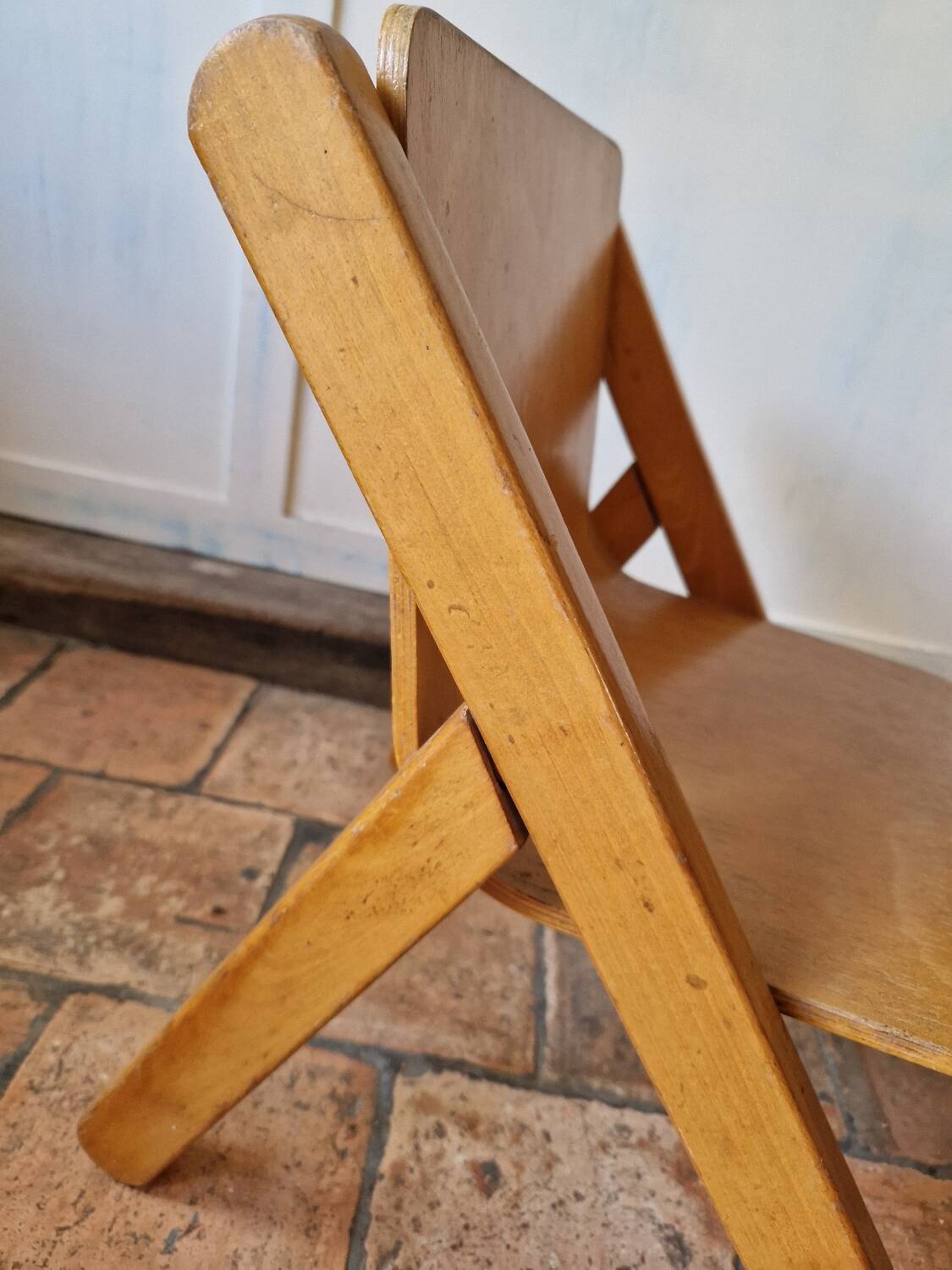Children's chair in molded plywood from the 60s