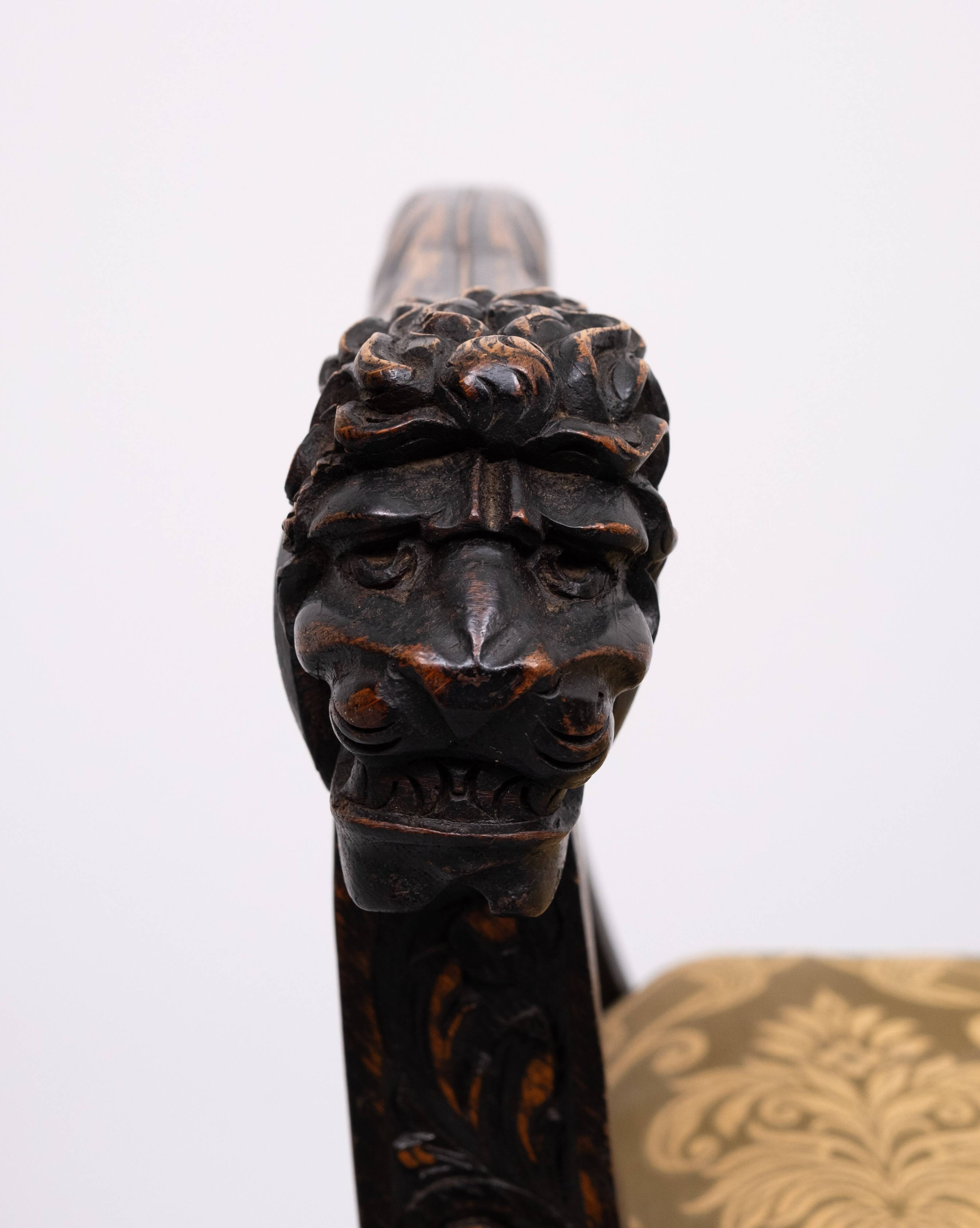 Tabouret victorien antique à décor de lions sculpté à la main, Hollande