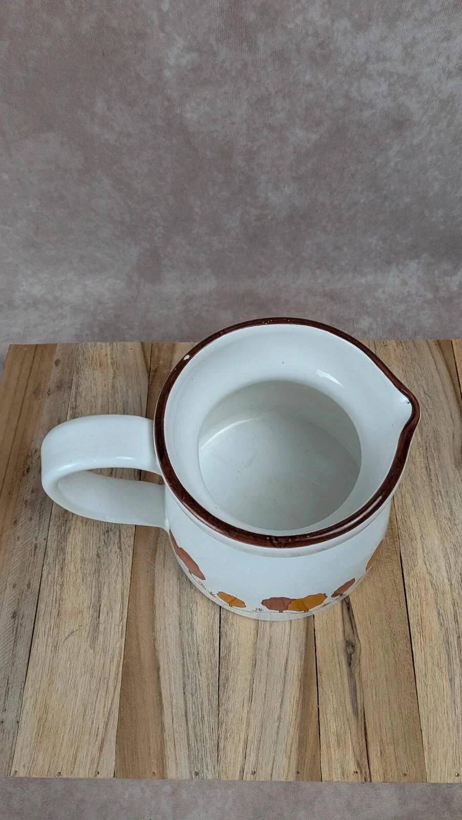 Vintage ceramic coffee pot with tree decoration – country spirit