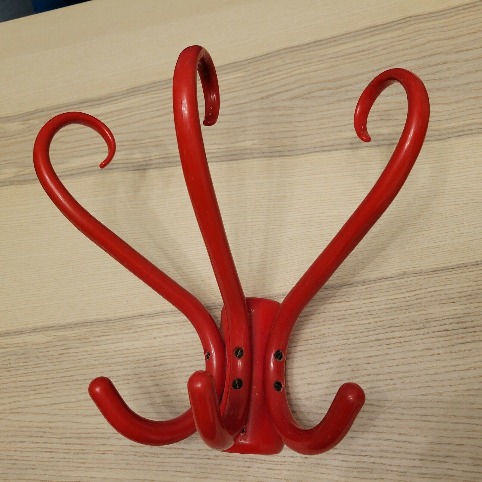 Red parrot wall coat rack
