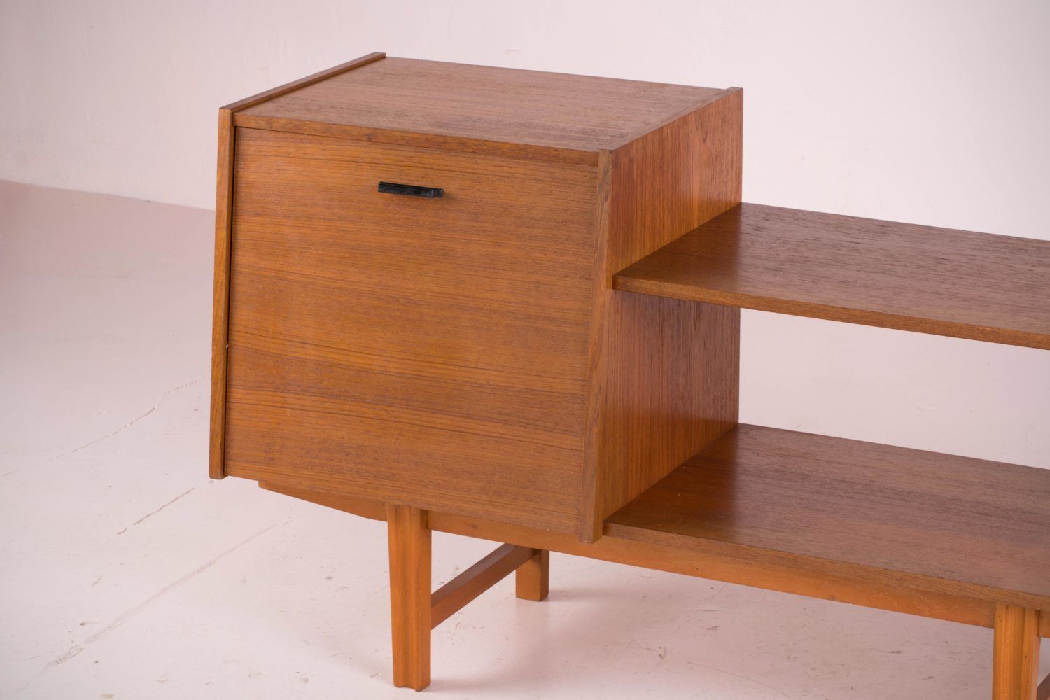 Meuble à platine vintage en teck datant des années 60