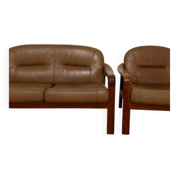 Vintage living room set – 2-seater sofa & cognac leather armchair
