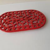 Red enamelled cast iron trivet