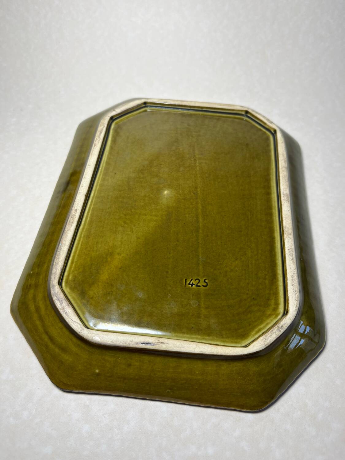 Ceramic tableware