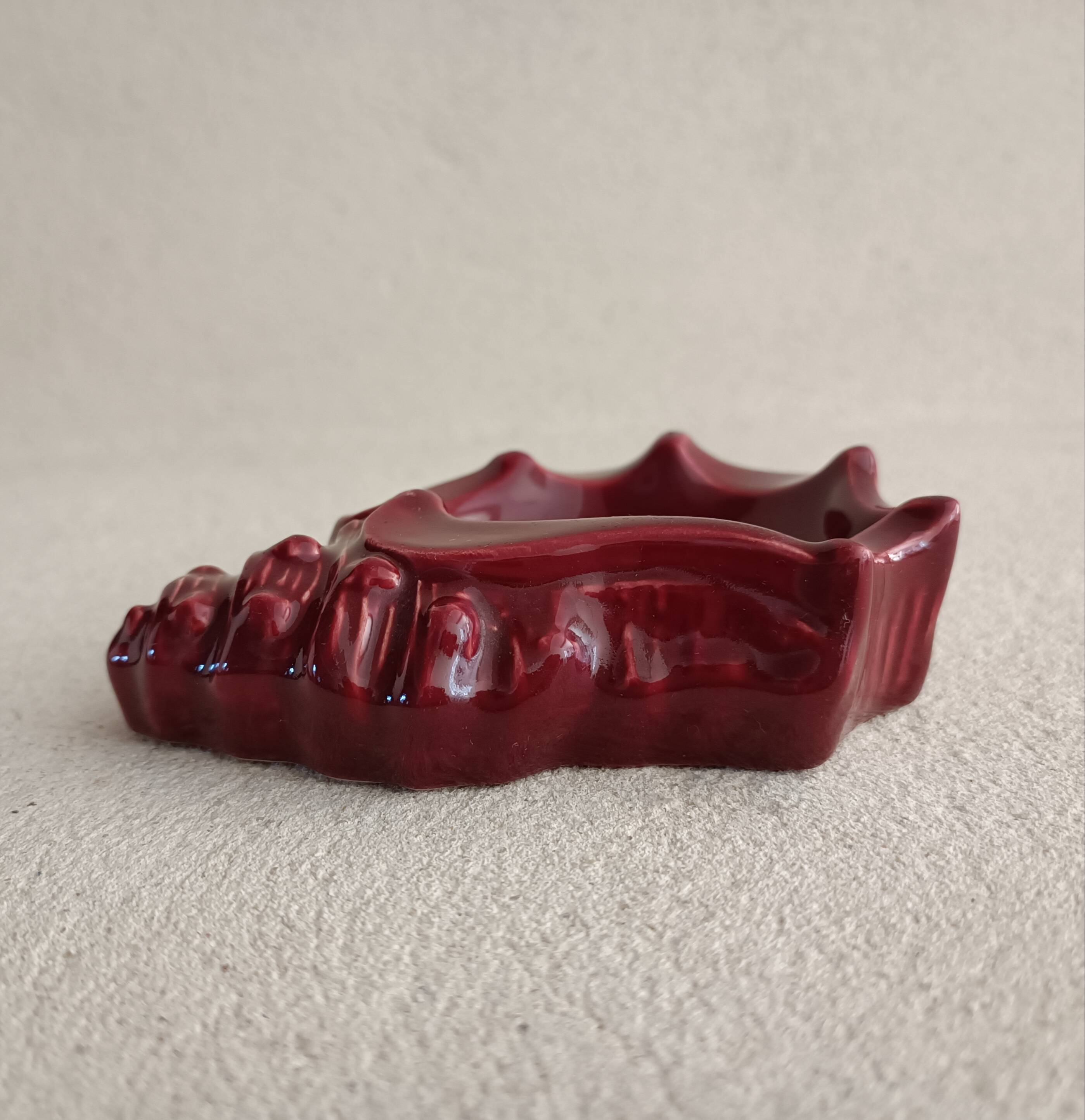 Shell ashtray in slipware