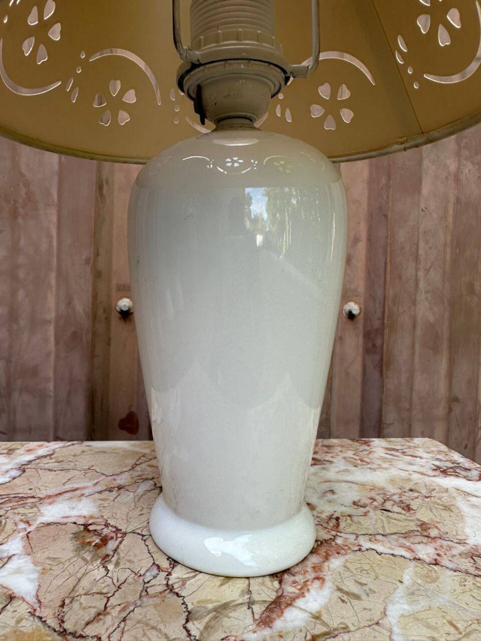 Lampe à poser vintage en céramique blanche