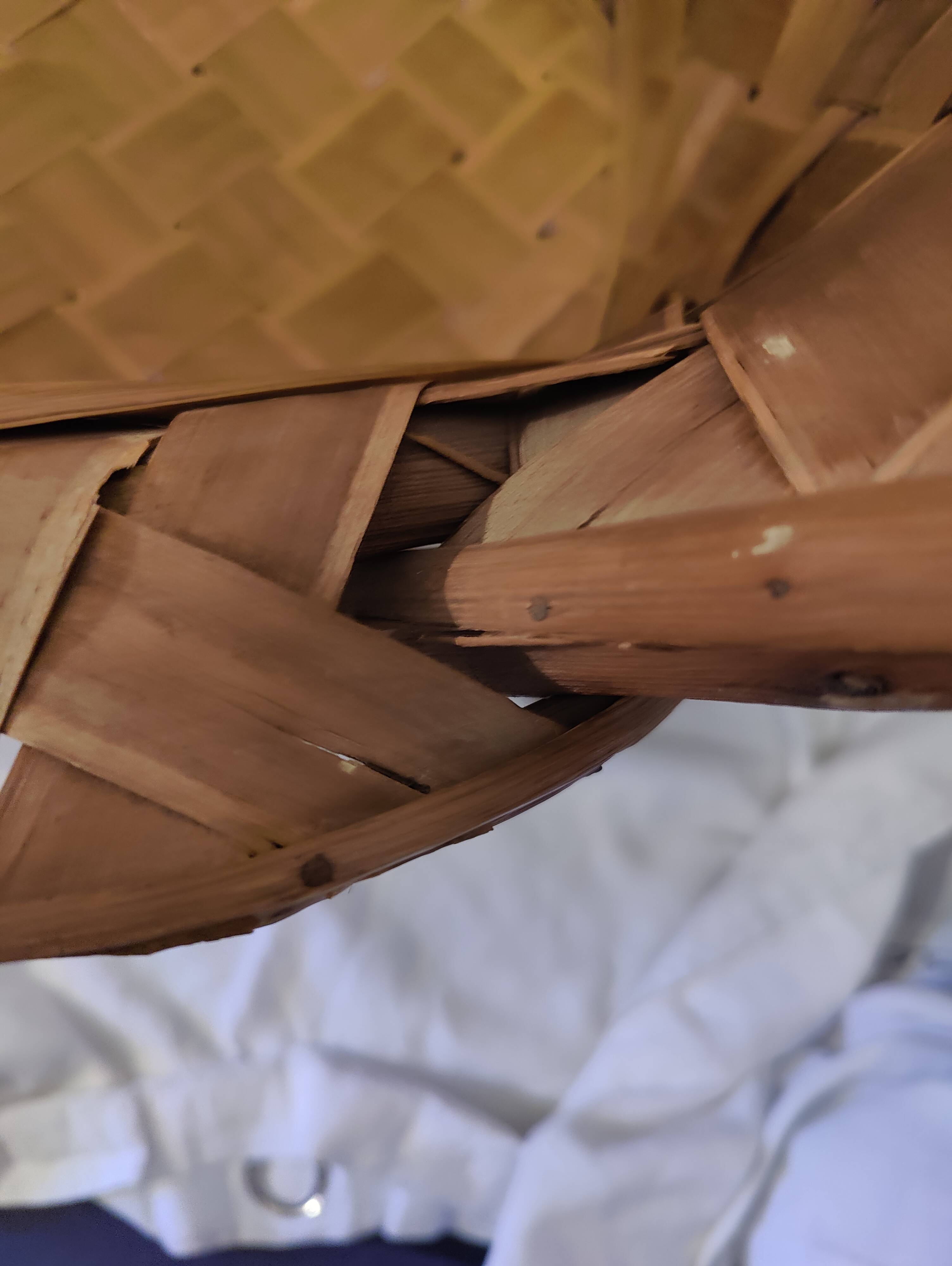 Fauteuil en lames de châtaignier tressées dit Le Corbusier