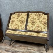 Banquette à oreilles de style Louis XVI en bois sculpté vers 1850