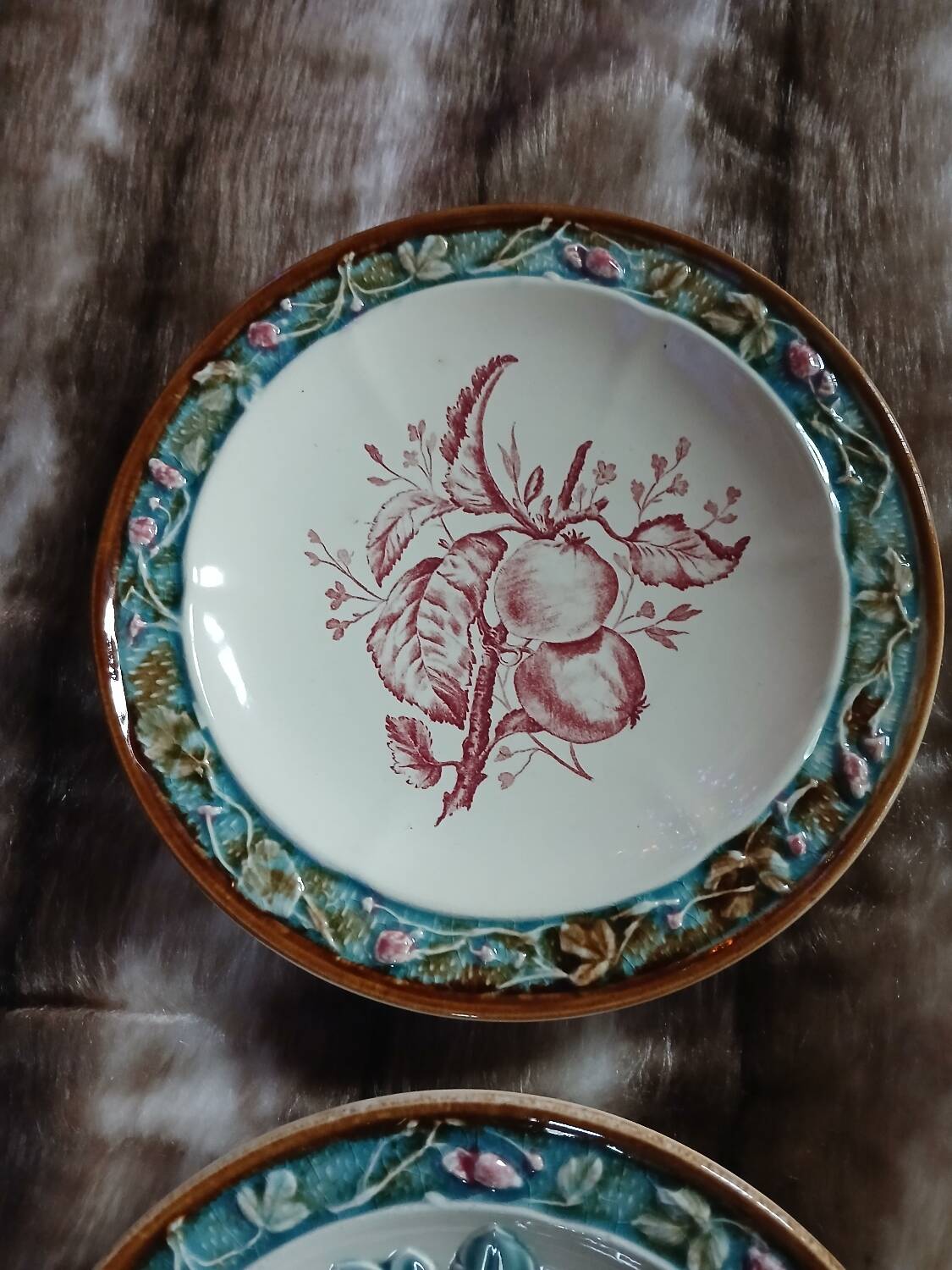 5 assiettes anciennes majolique Longchamp 
