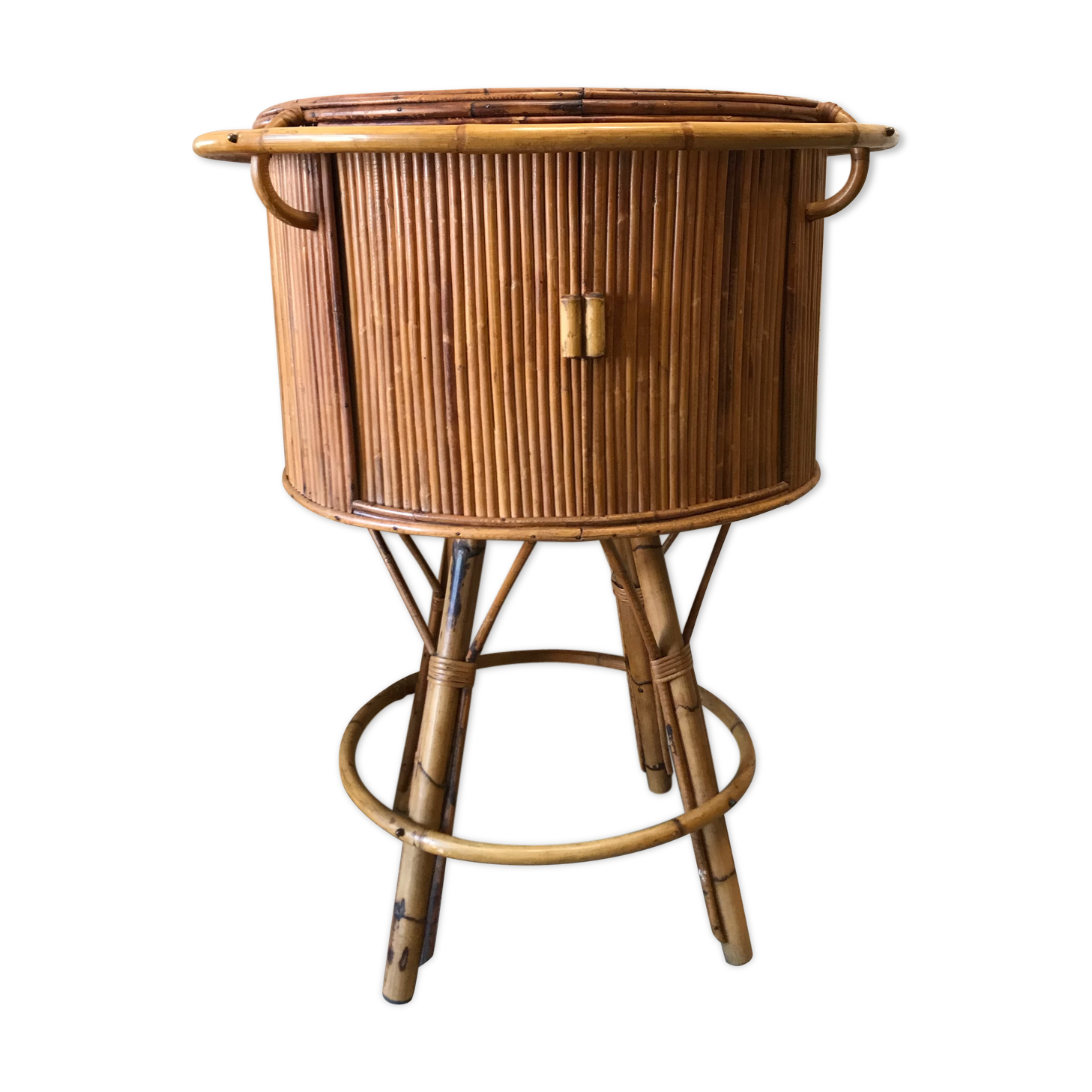 Vintage rattan bar