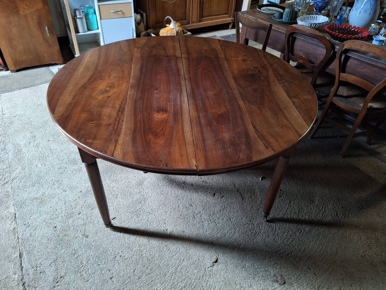 Old walnut carpenter's table, extendable for 18 people.