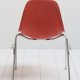 Chaise Eames produite par Herman Miller rouge