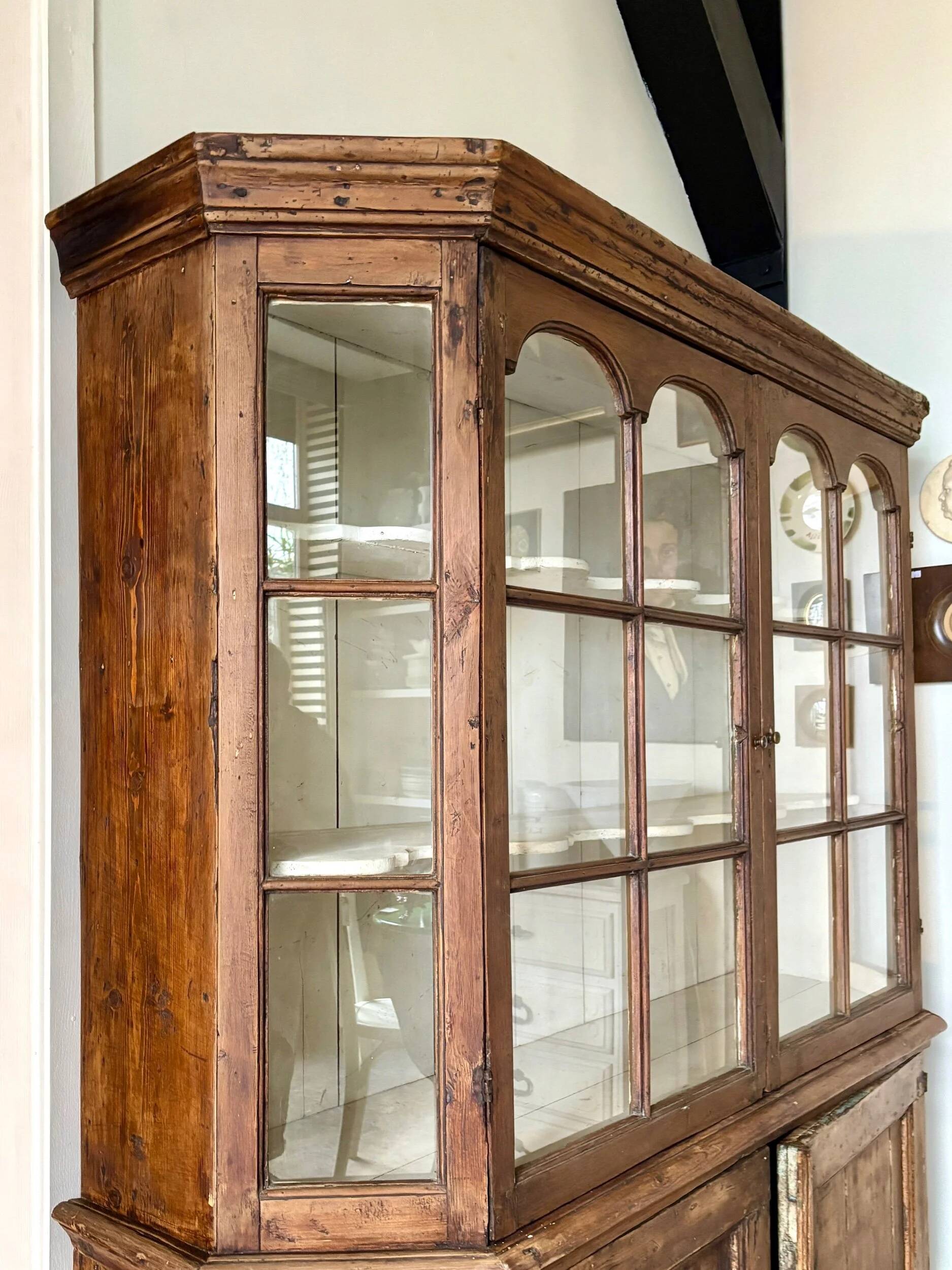 Buffet 2 corps vitré en bois, XIXème