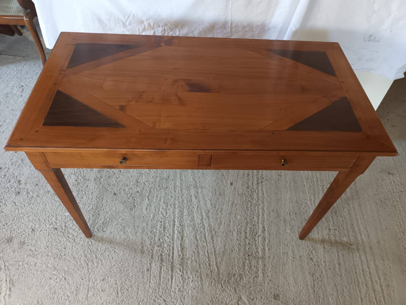 Bureau style Louis XVI en bois exotique