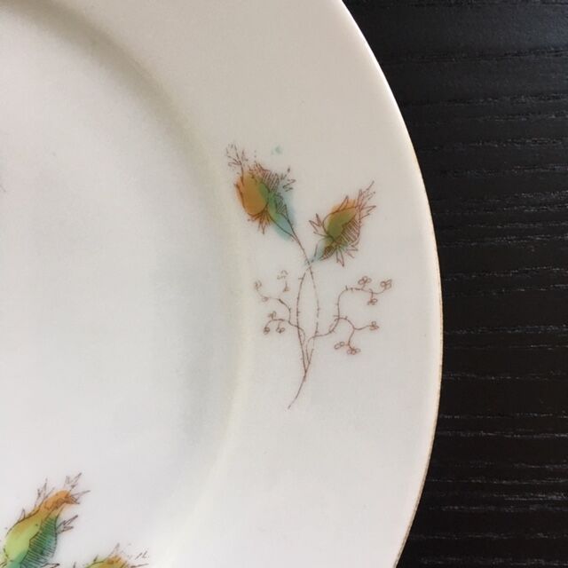 Retro floral decorative plate