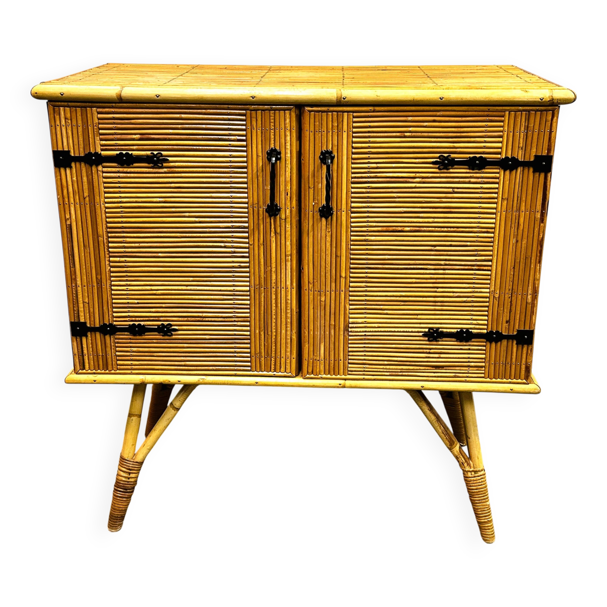 Buffet en bambou par Adrien Audoux et Frida Minet. France
