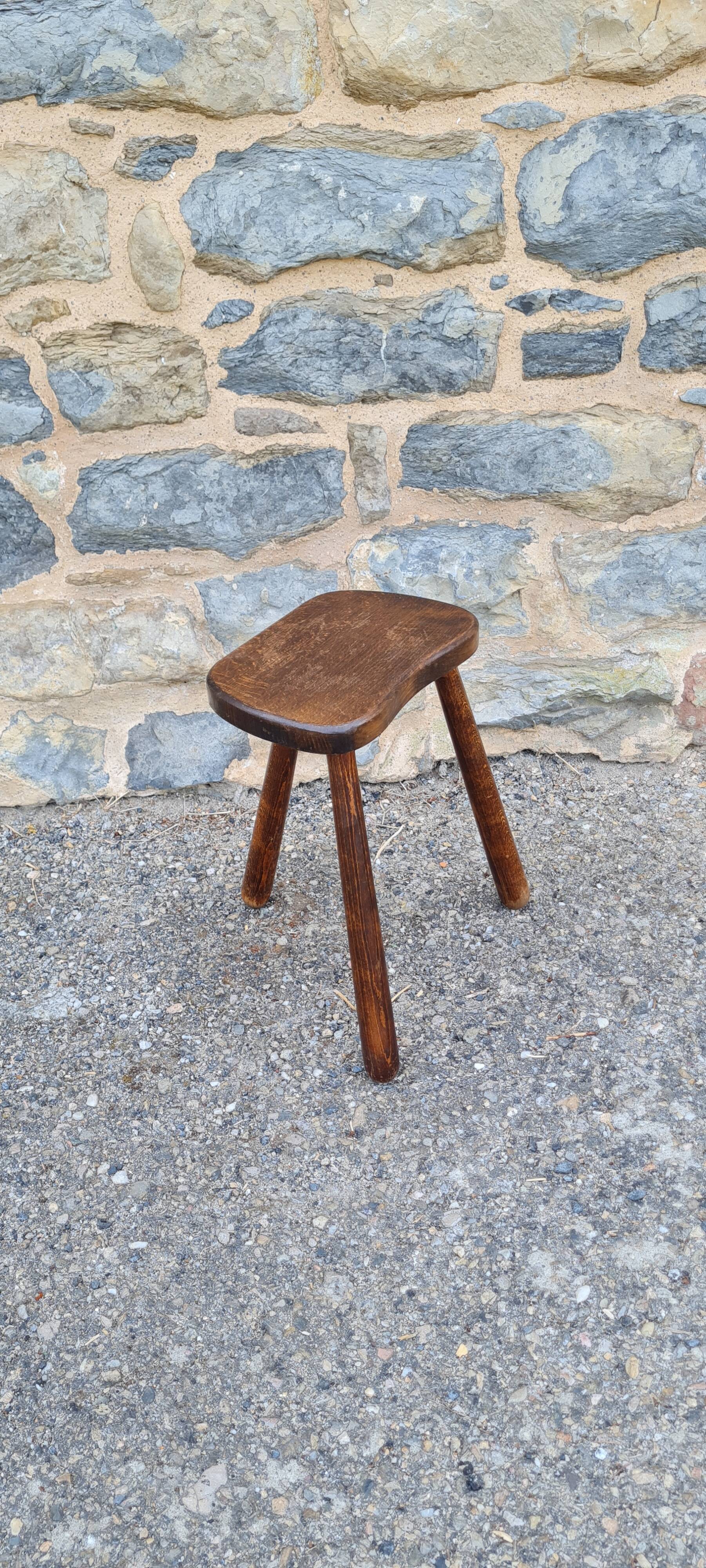 Tripod stool