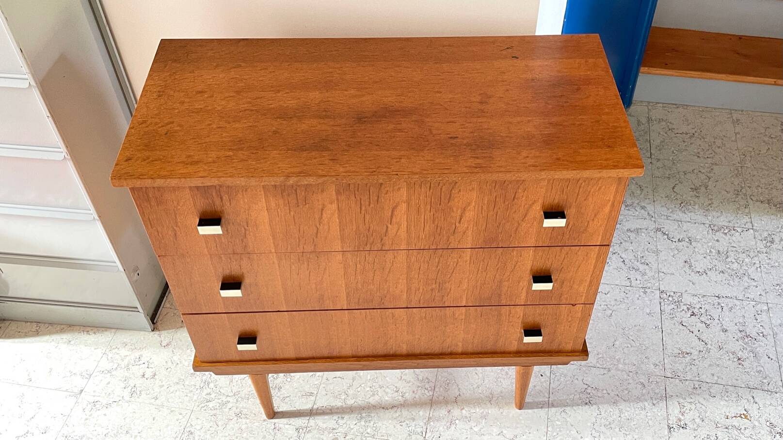 Vintage design geometric chest