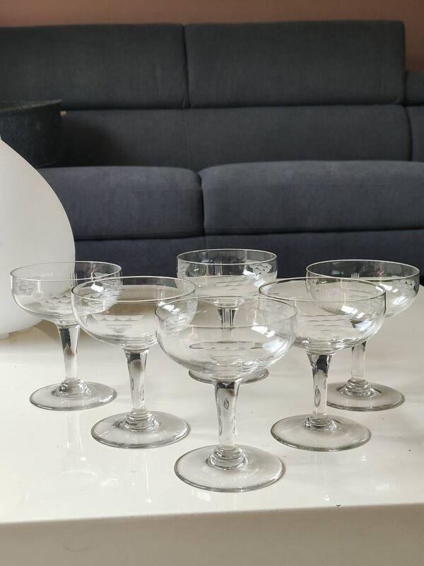 Lot 6 x Coupes champagne Style Baccarat. Décor Grappes de raisin stylisées