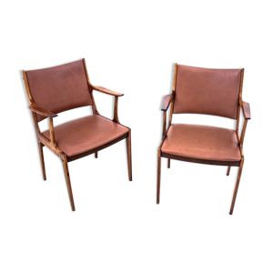 Deux fauteuils en bois