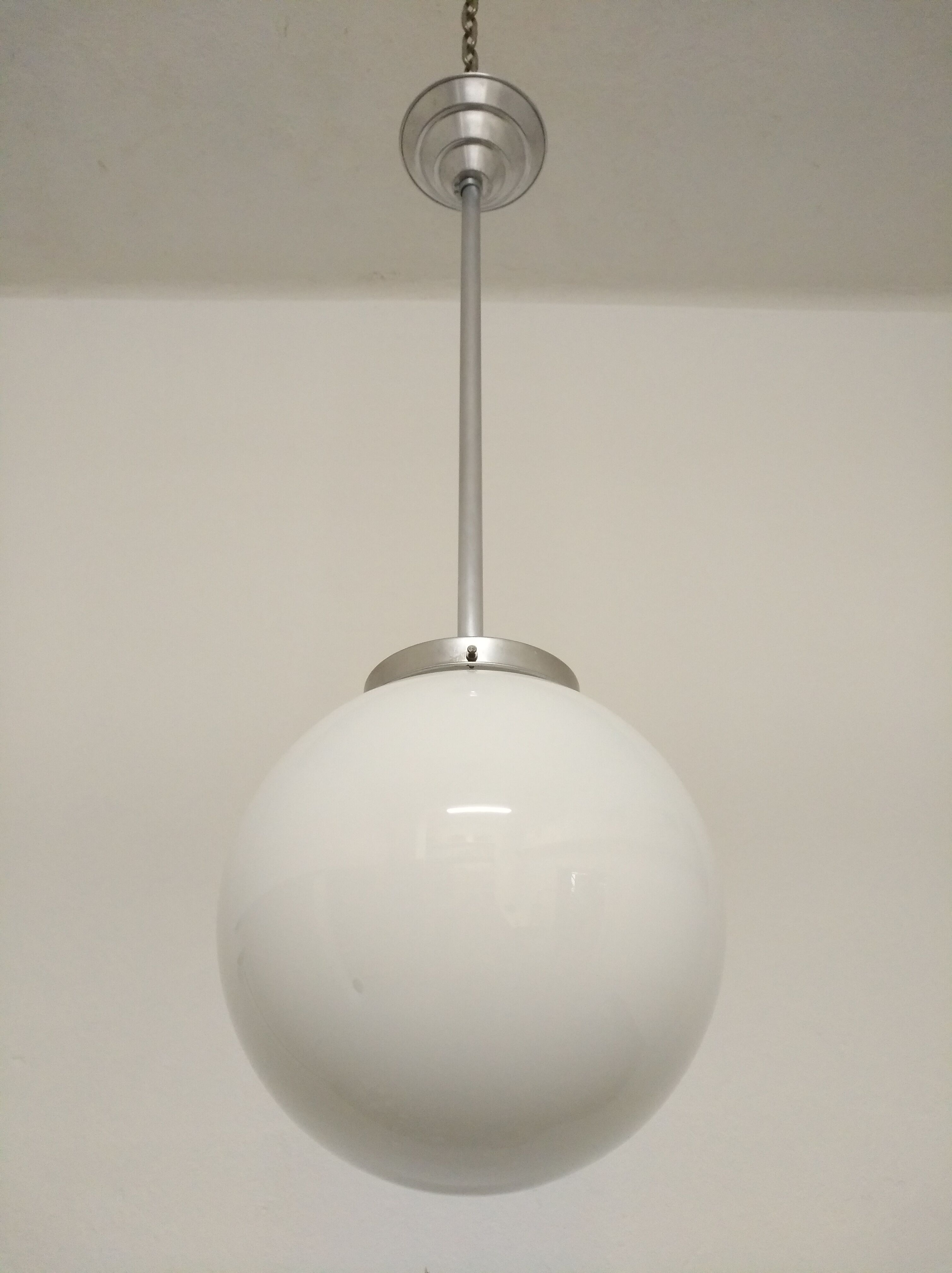 Art Deco suspension in opaline