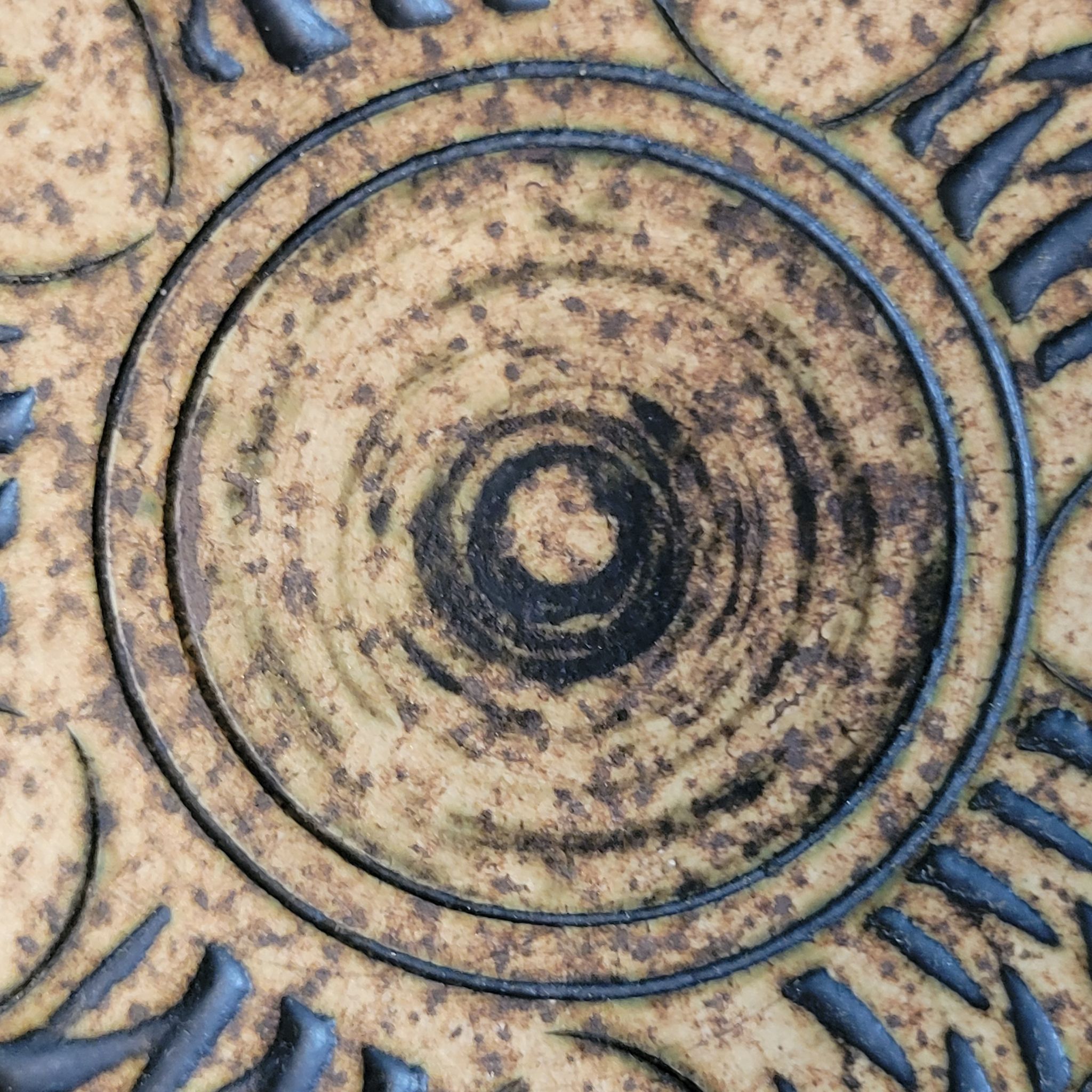 Large vintage stoneware ceramic plate to identify