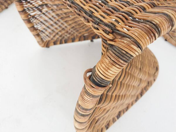 Ensemble de quatre chaises S en rotin