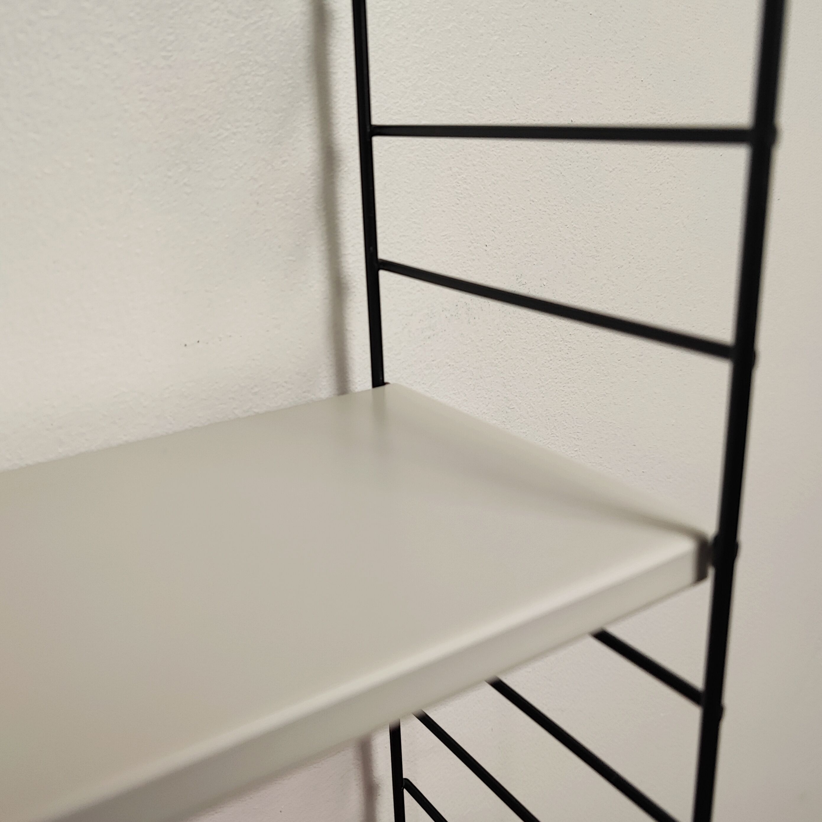 Shelf Tomado string