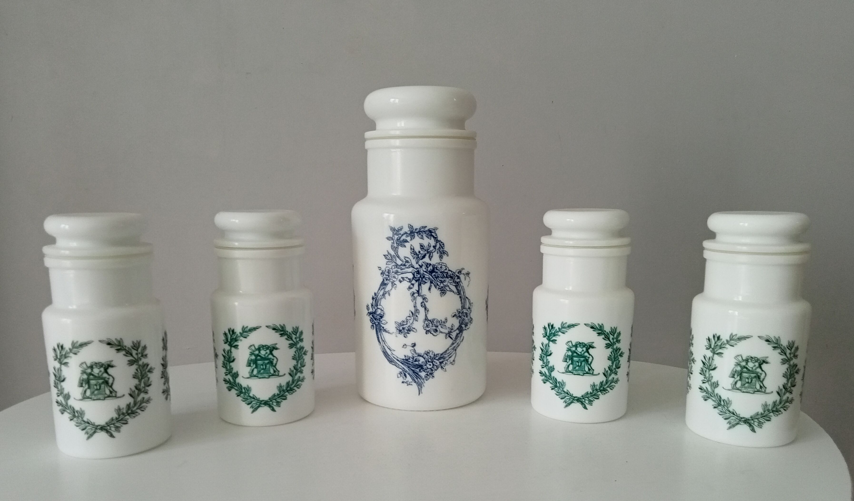 Lot De 2 Bocaux Apothicaire Vintage - Opaline Blanche - Déco Rétro 1920-1949