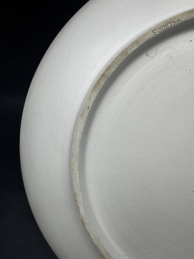 Large decorative dish signed André Baud, diameter 37 cm, enamelled decoration on a deep blue background