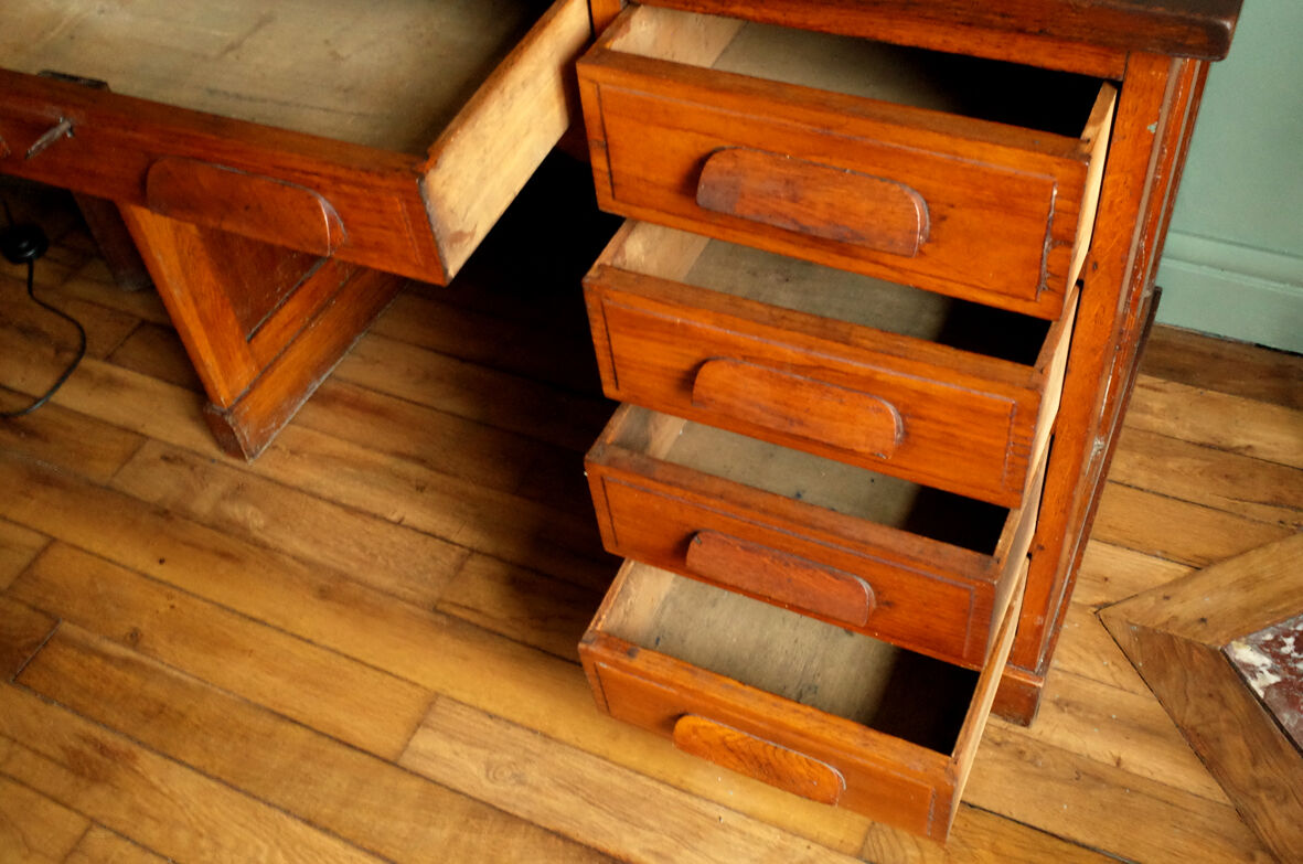 desk of the 40-50