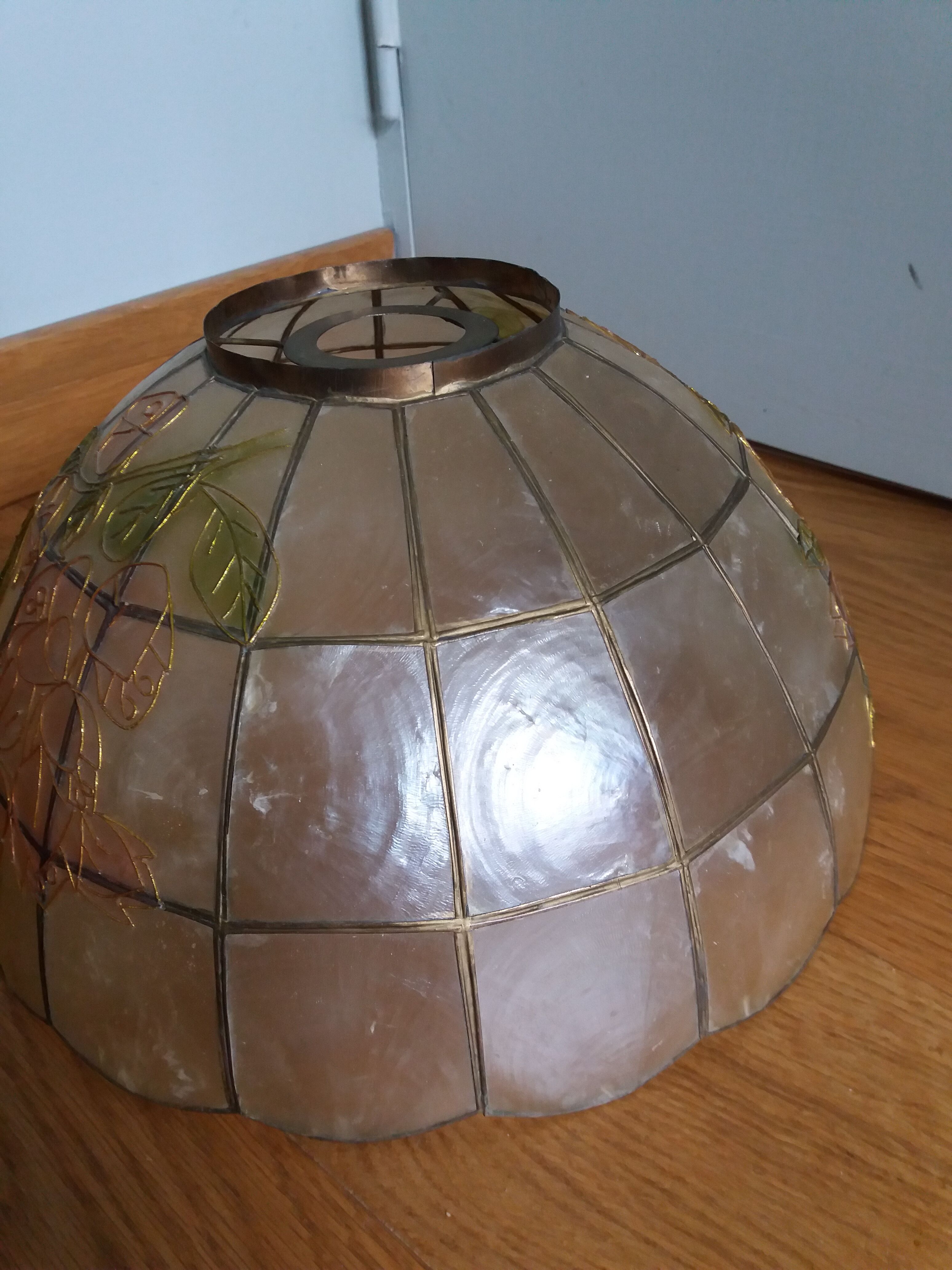 Mother-of-pearl abat day for suspension