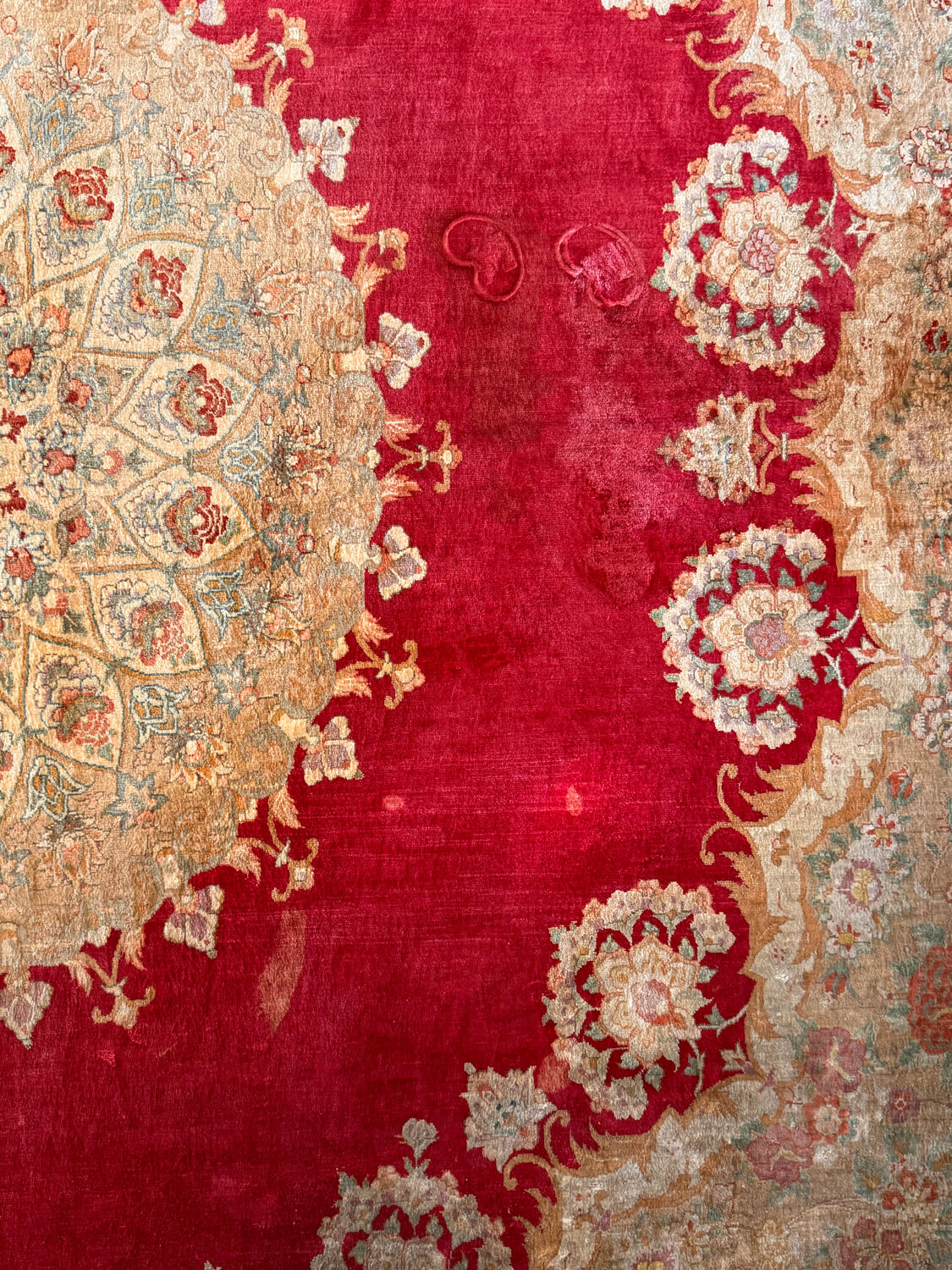 Extra fine Ghoum carpet from Iran in silk, signed Bahrami.