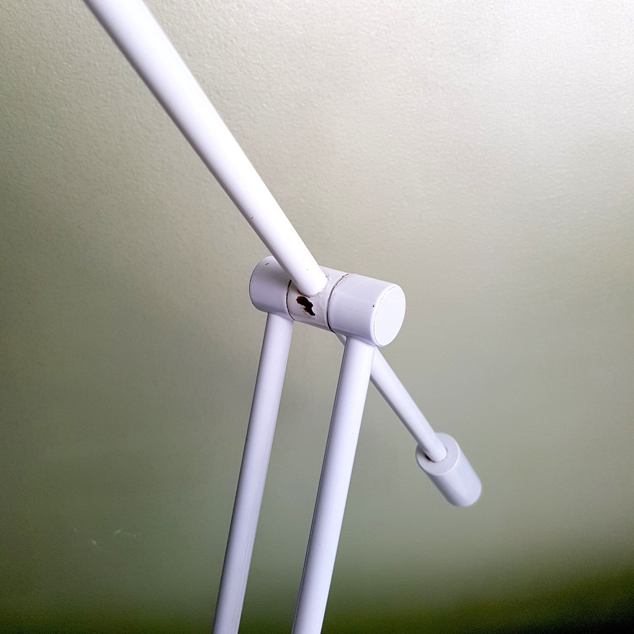 Lampe de bureau halogène articulé de marque Stiplast