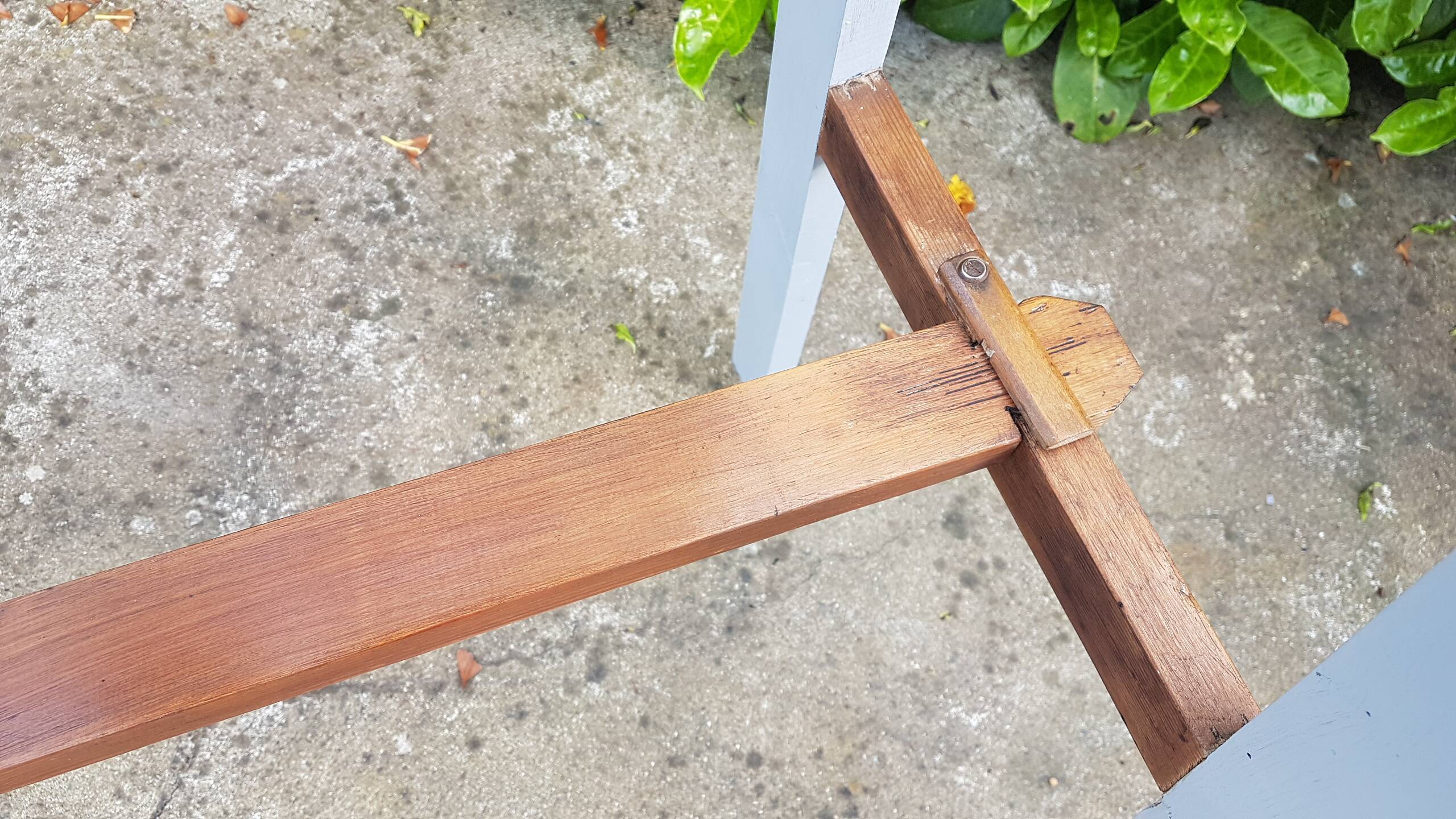 Old escabeau relooked on the sides and beautiful patina on the steps