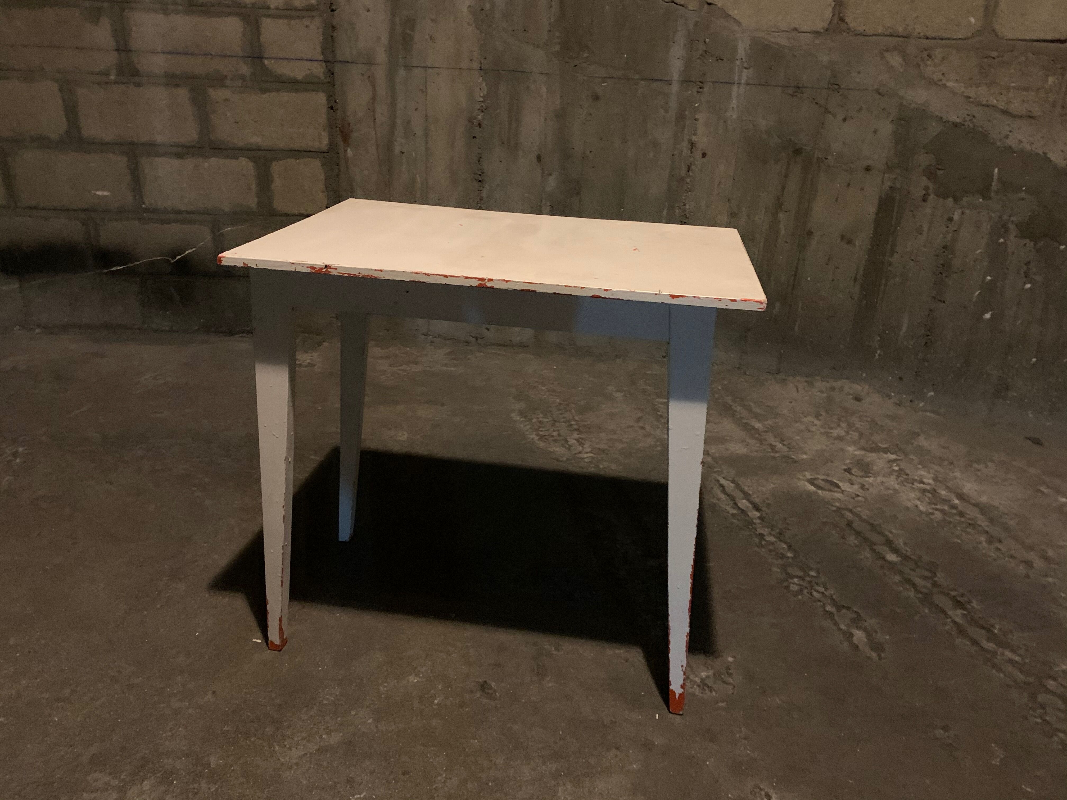 Small vintage 70 desk table, compass feet