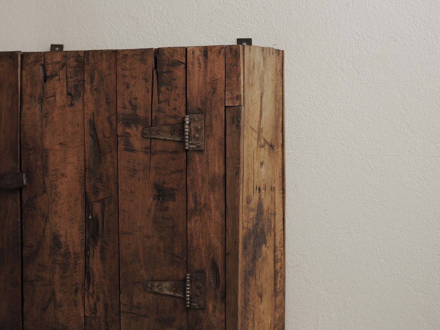 Mountain wall cabinet in solid pine, Folk Art, around 1900