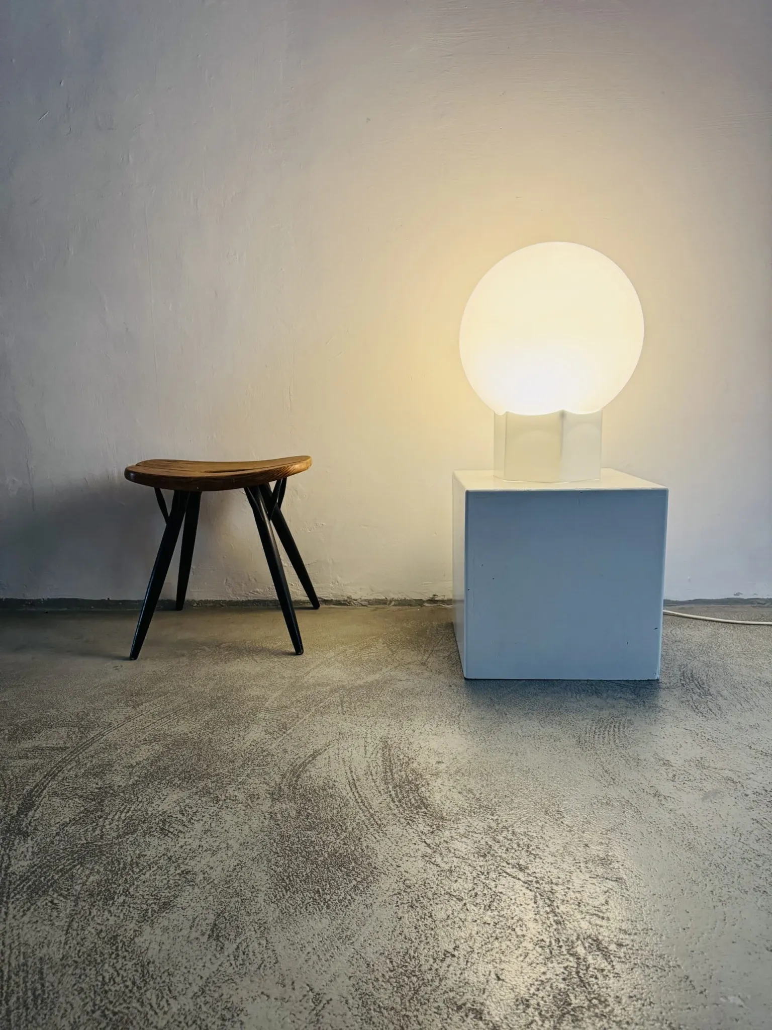 D-2152 Sphere Table Lamp By Raak Amsterdam, The Netherlands 1980S