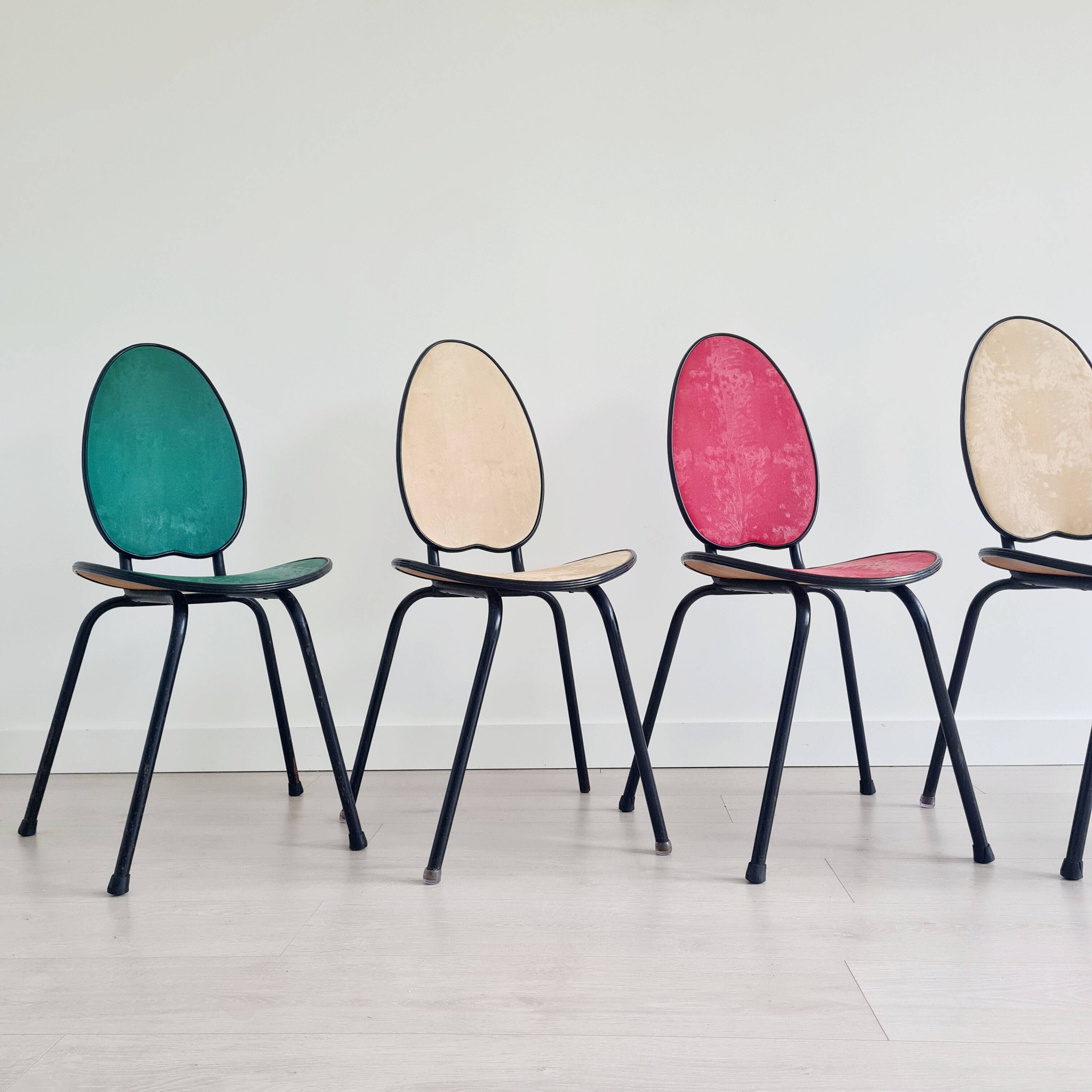 Suite de 5 chaises années 50
