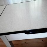 Table wood and formica