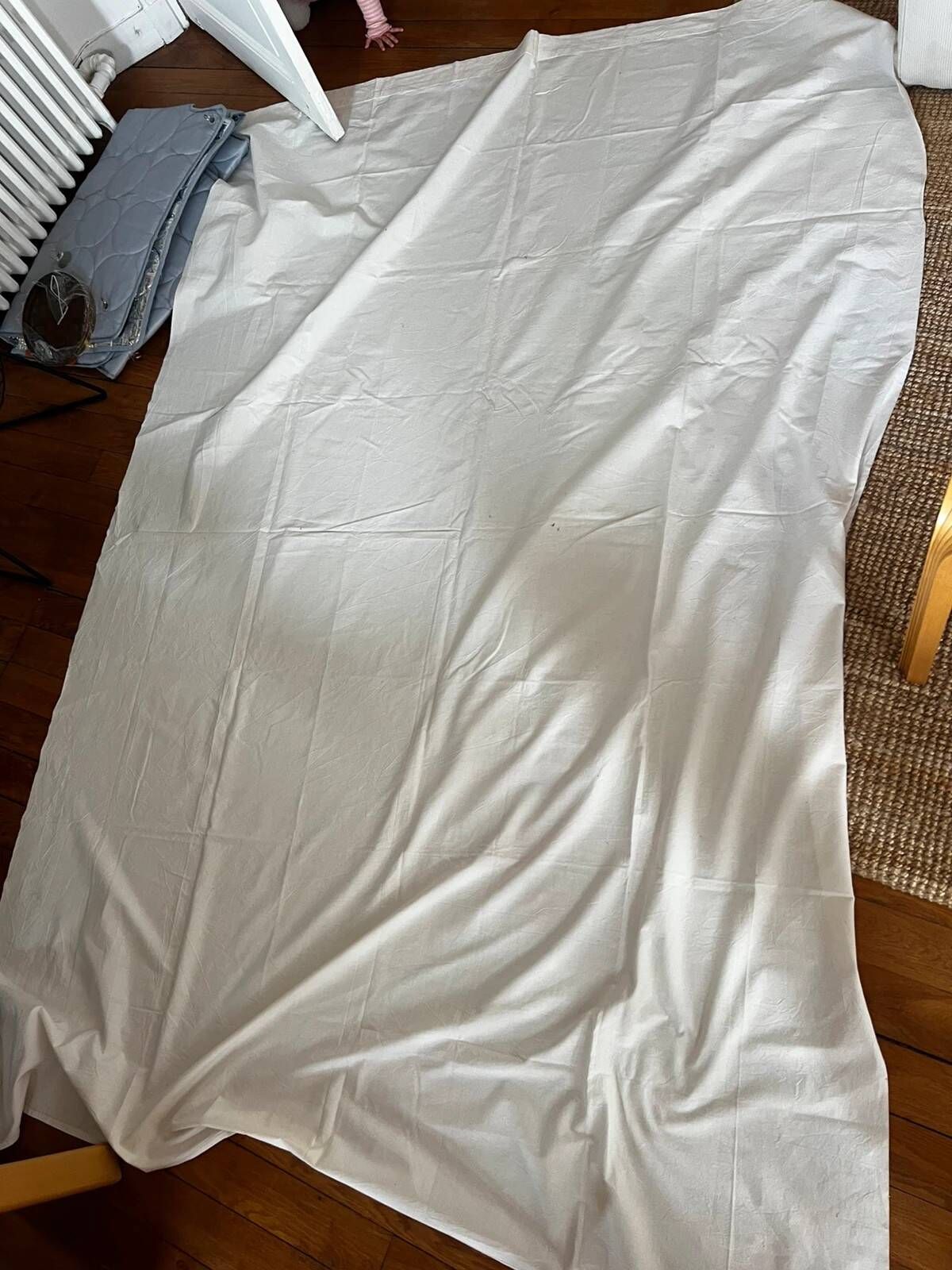 Large antique fabric in a blend of linen and ecru cotton.