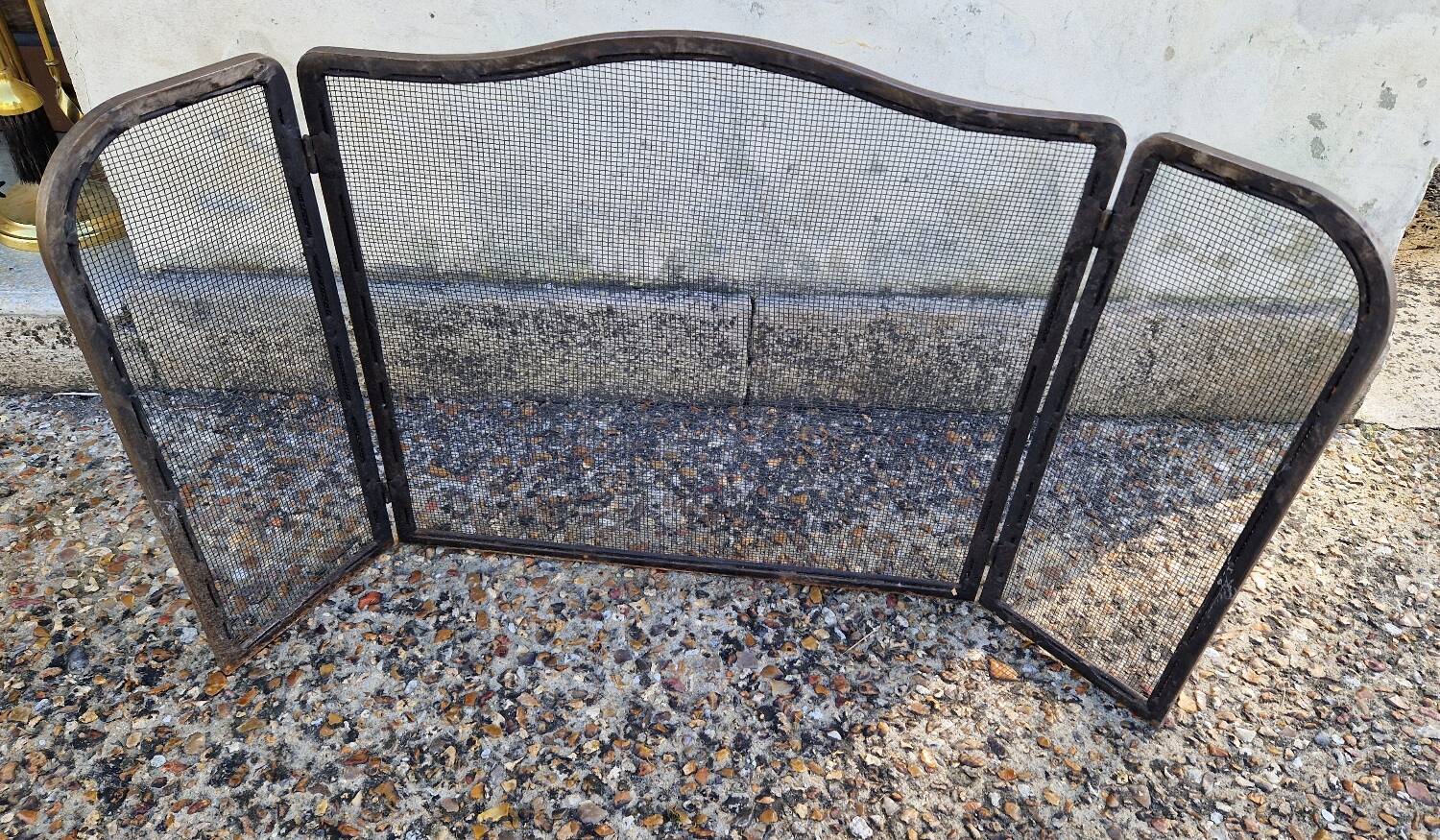 Pare feu contemporain en fonte