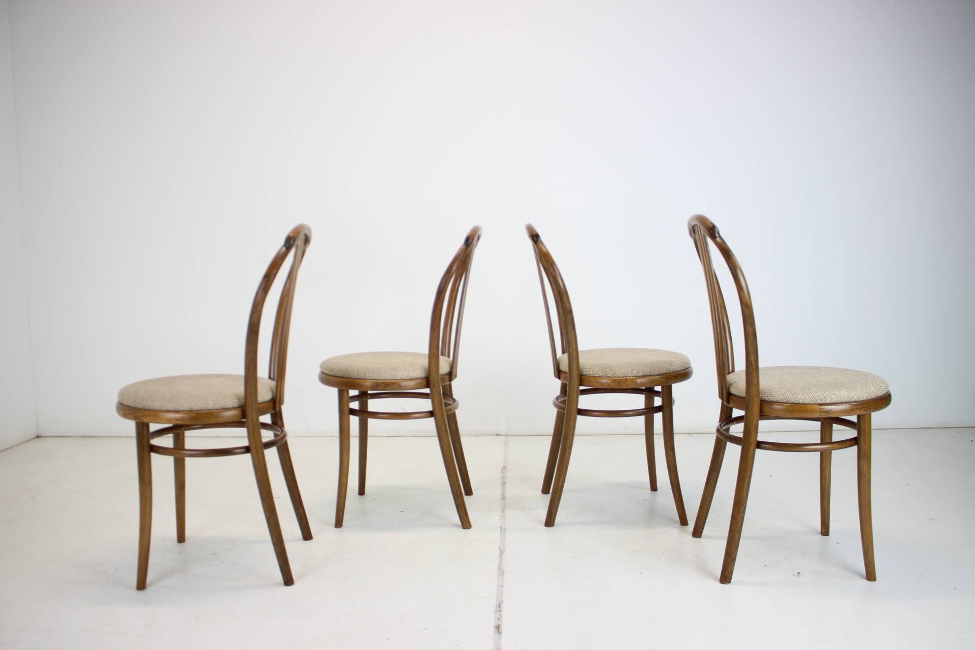 Ensemble de quatre chaises de salle à manger par TON, 1994