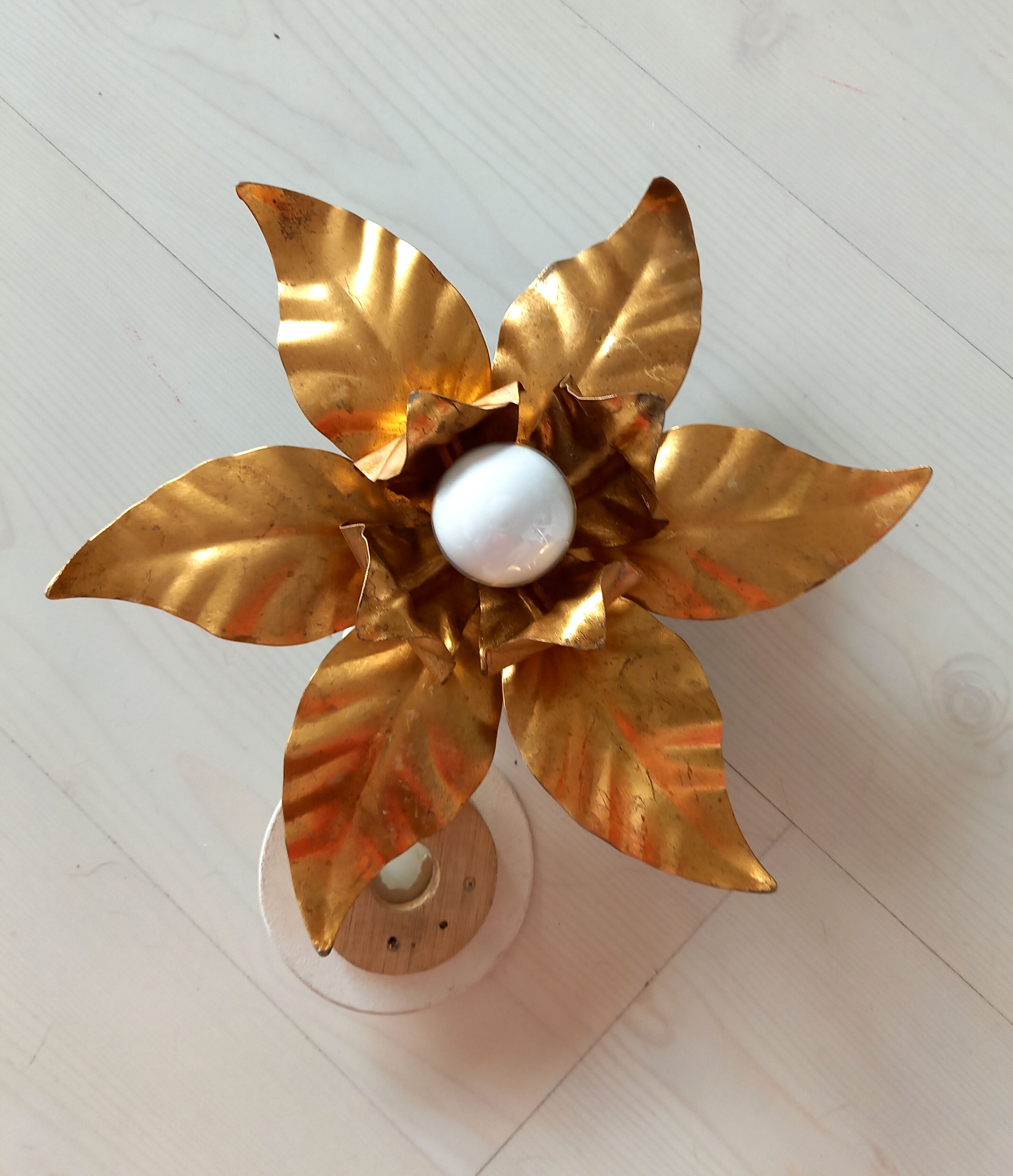 Applique ou plafonnier en métal doré fleur vintage