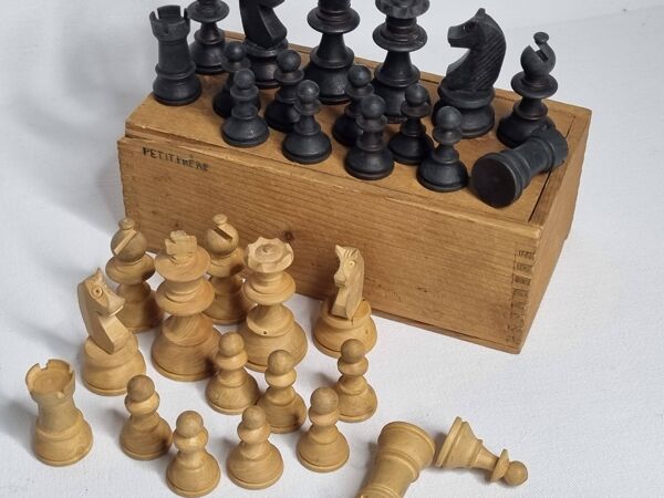 Ancien jeu d'échecs design Staunton – Pièces en bois tourné (Roi 6 cm)