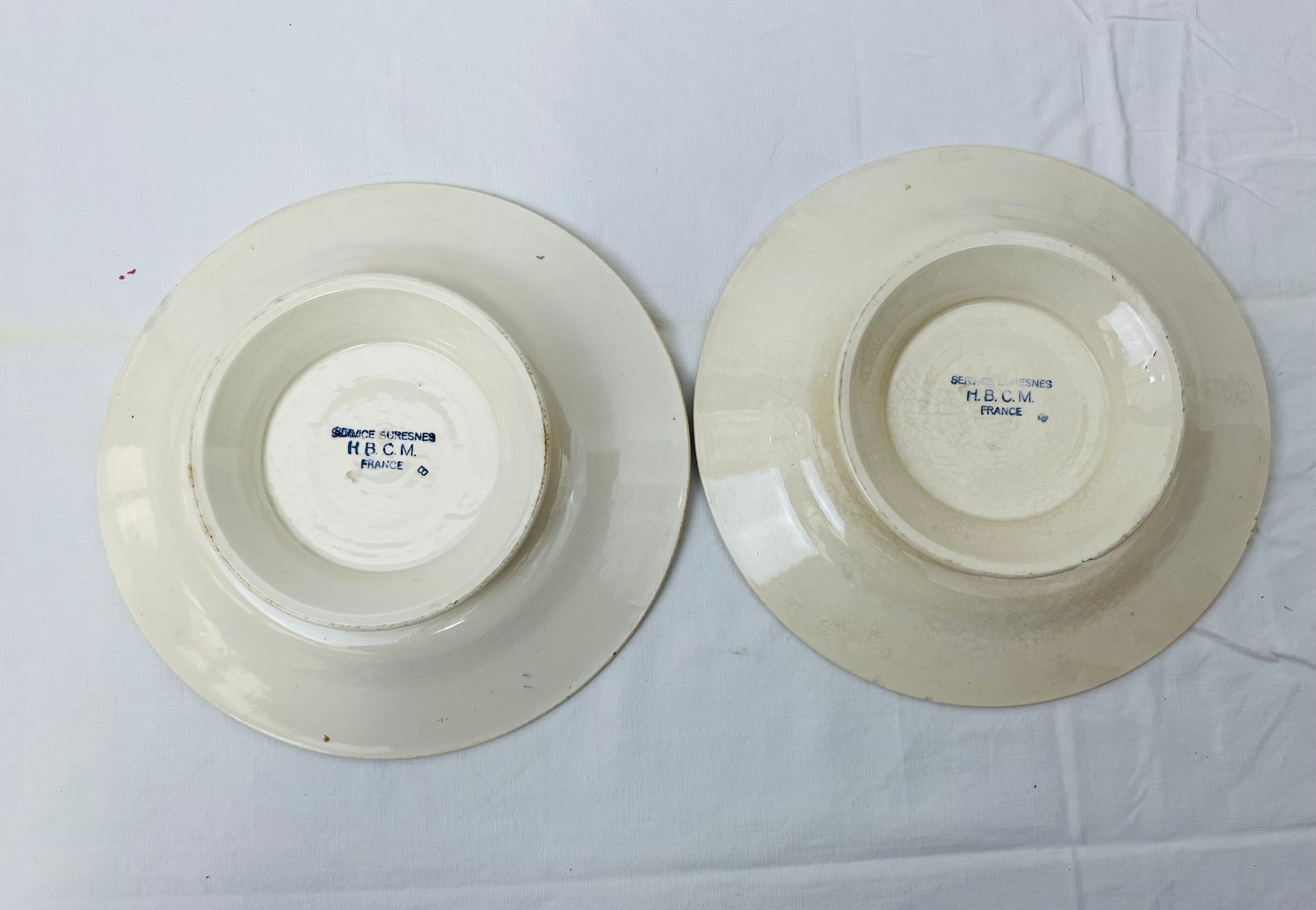 Pair of flat cut on foot faience white and blue