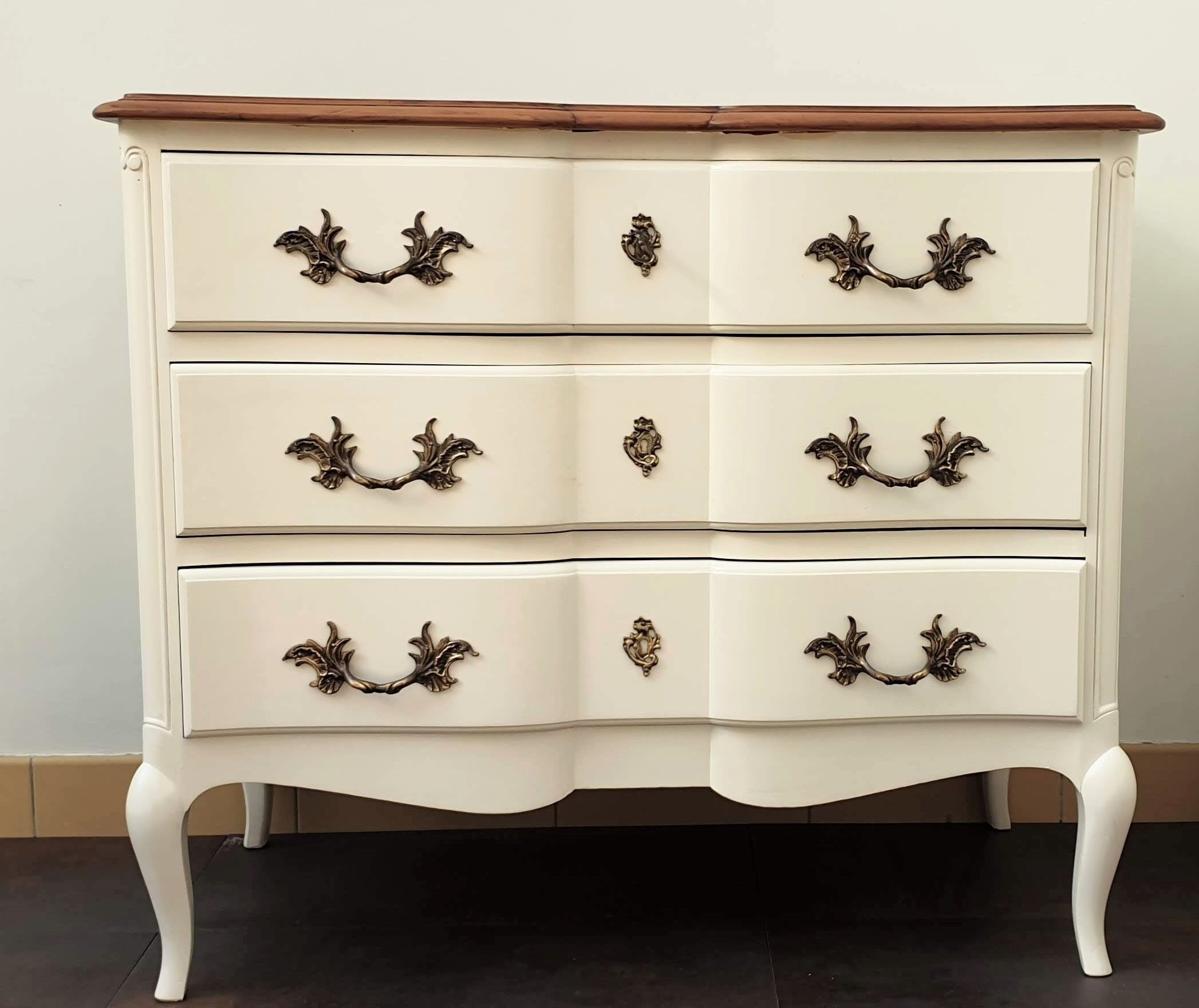 Creme white chest of drawers
