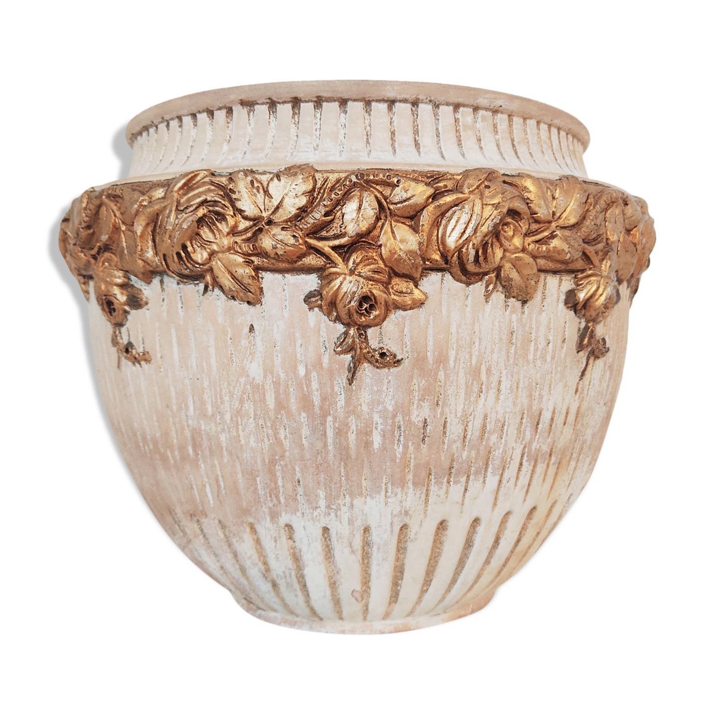 Terracotta pot cache golden flowers