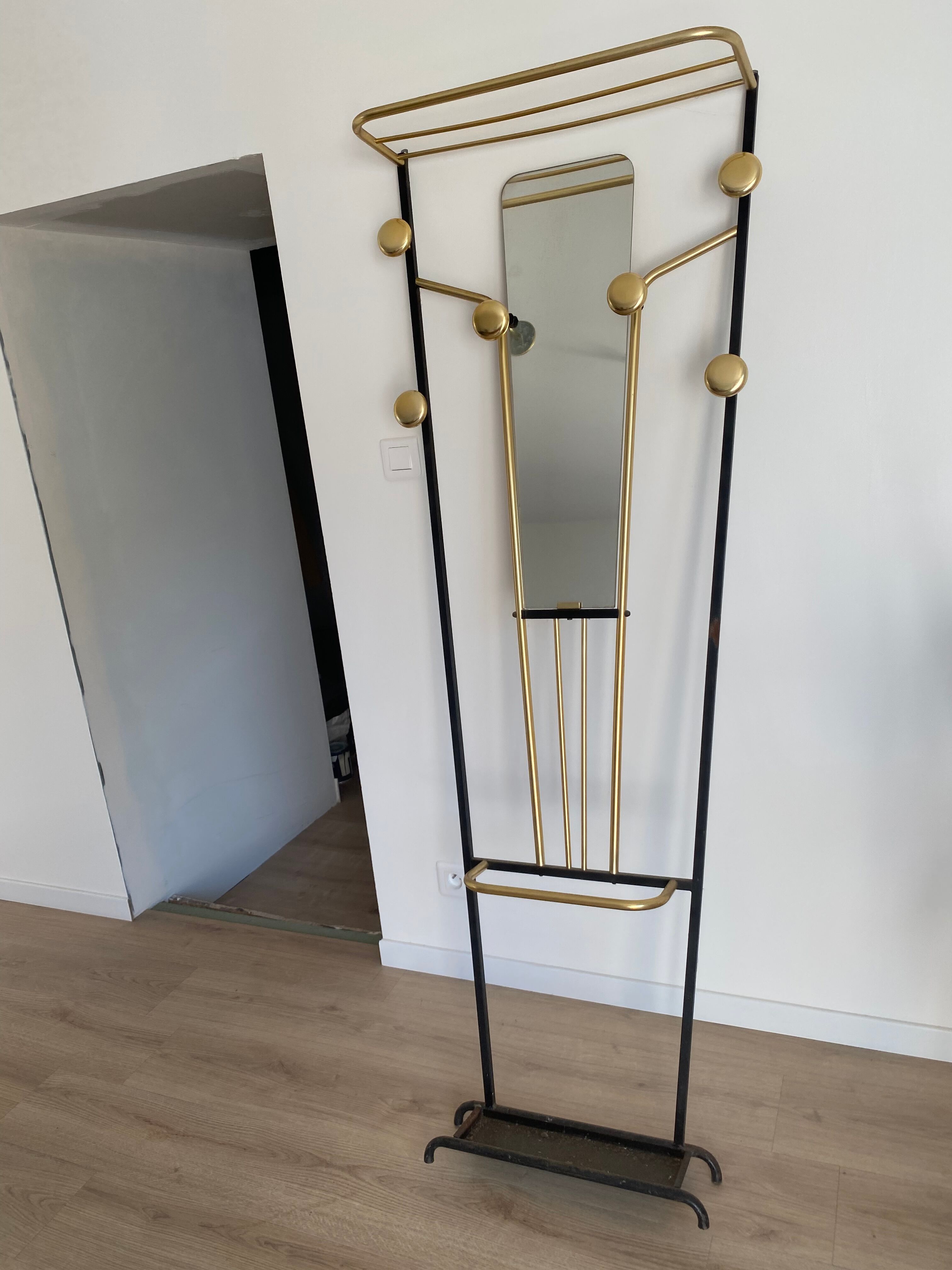Cloakroom coat rack
