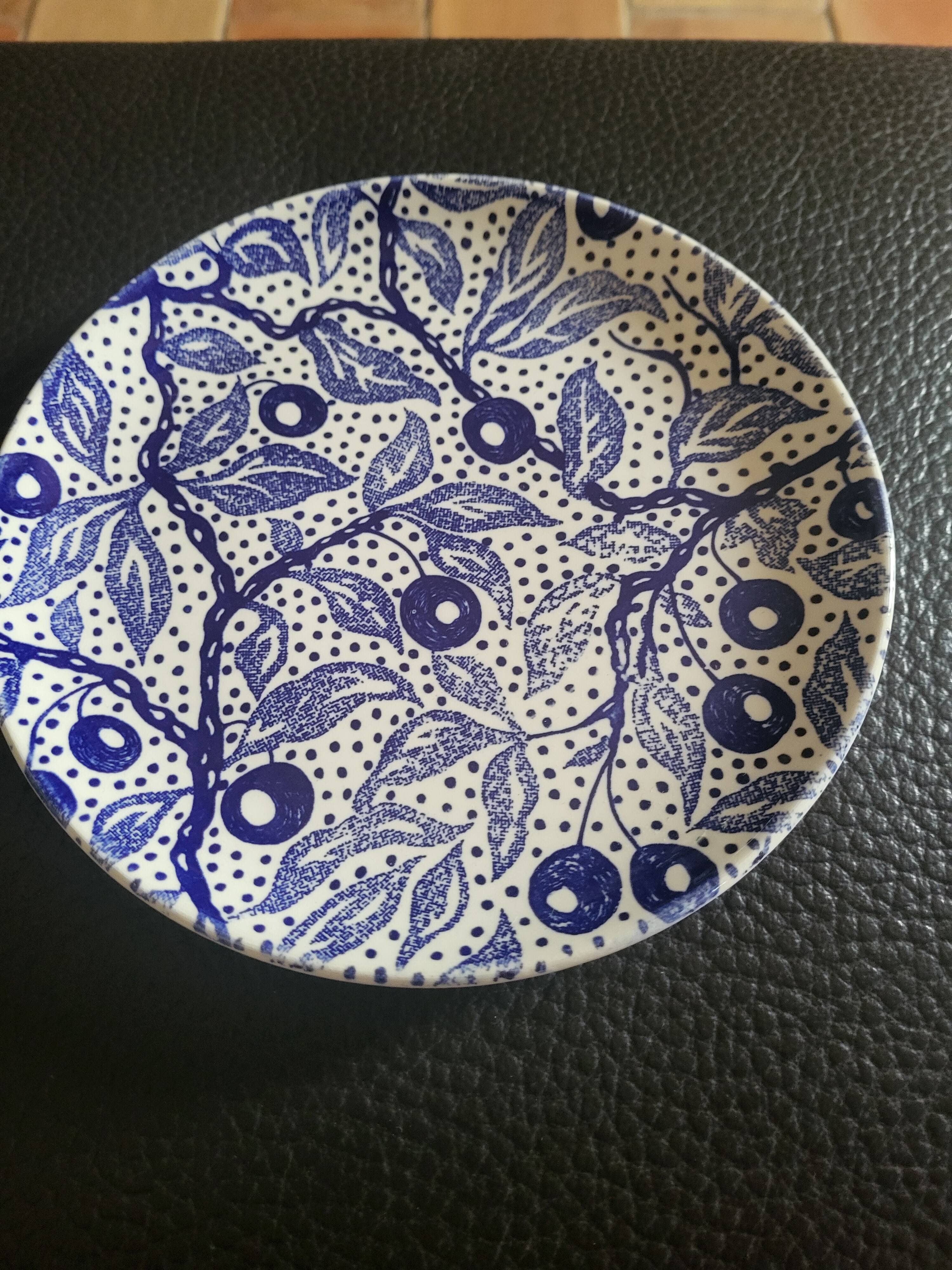 Gien "Émilie" dessert plates